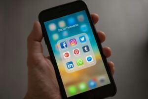 Von Piepsern zu TikTok: Wie Kommunikation und Unterhaltung in 25 Jahren einen Wandel vollzogen haben